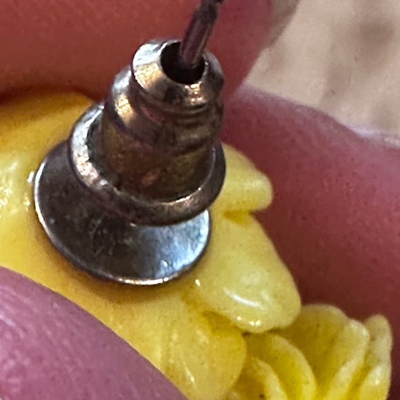 Adorable Vintage Yellow Floral Dainty Earrings Pierced - Picture 10 of 12